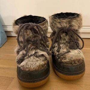 Rabbit Fur Cozy Lace-Up Ankle Booties in Mixed Grey